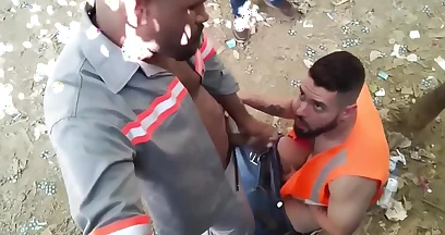 Interracial Fucking in Public Park